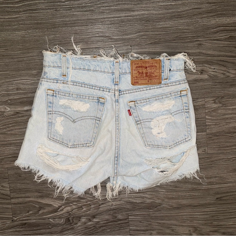 VTG Levis 505 Shorts Womens Sz 30 Light Wash Denim Distressed Cutoff Made in USA - Picture 3 of 6